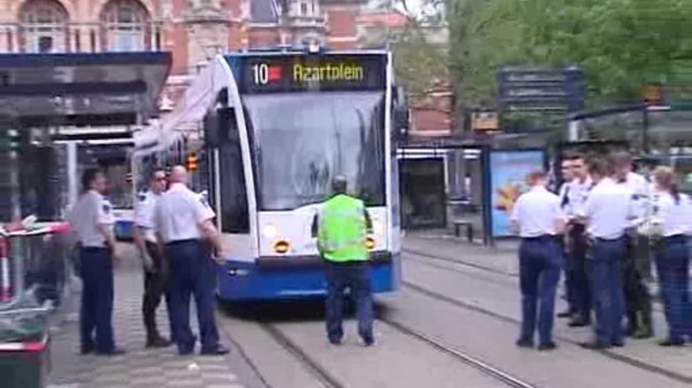 DUMPERT Man Kopt Tram