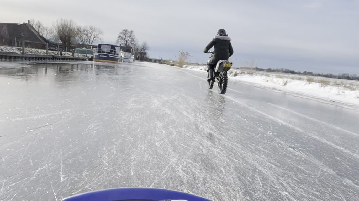 Dumpert Met Ijskart Rondje Door De Polder