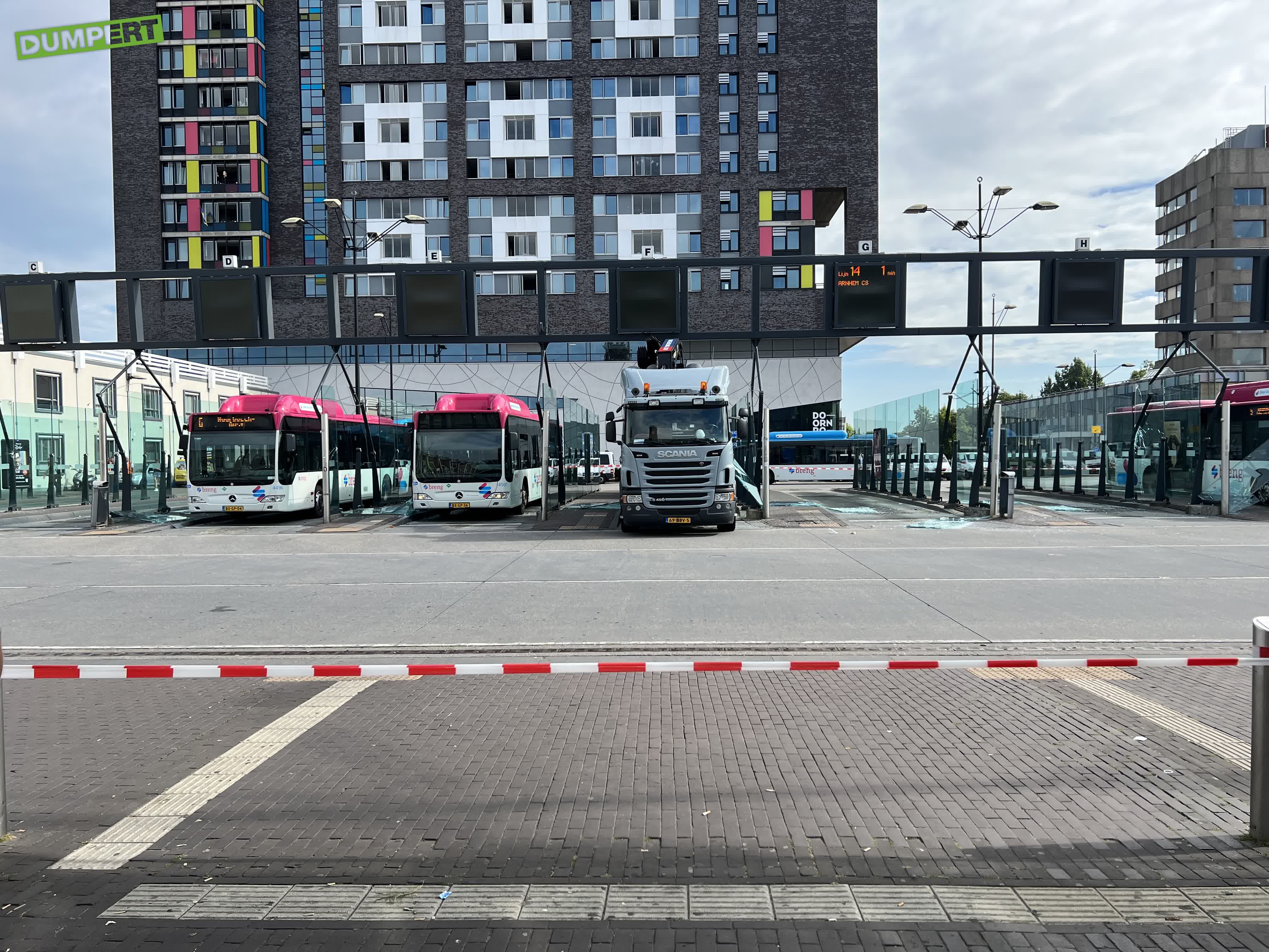 Busstation Nijmegen stort in