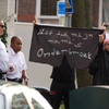 Haagse baard zwaait met moslimvlag