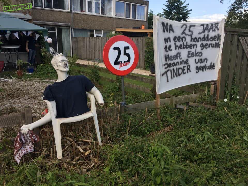 DUMPERT - Van je vrienden moet je het hebben