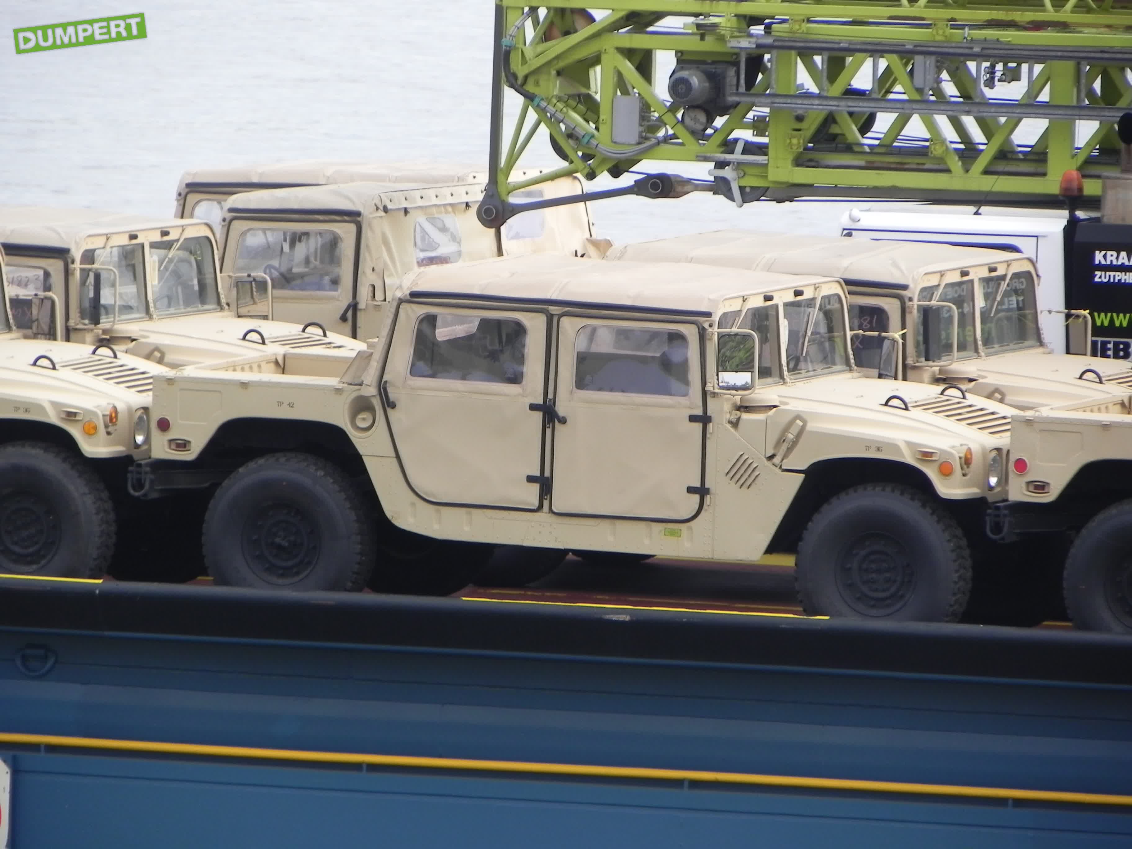 Schip vol Humvee's