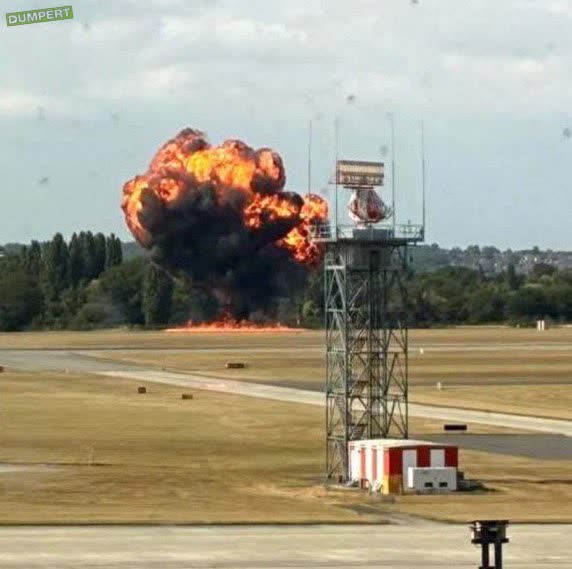 Vliegtuig stort neer op London Southend Airport