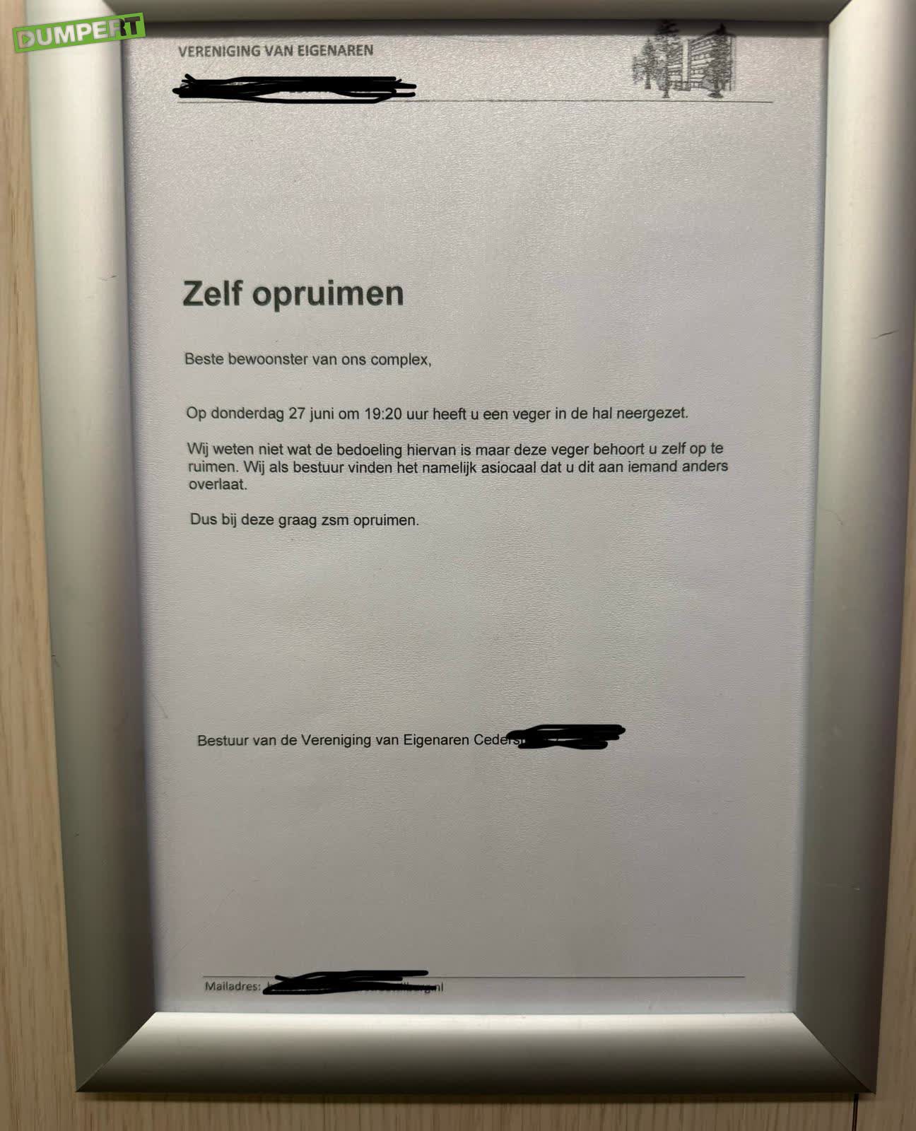 Vreemd specifiek briefje in de flet