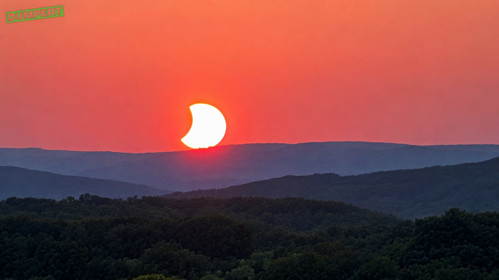 Zonsondergang met een vleugje verduistering