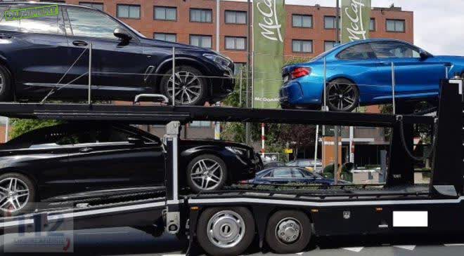 Trouwstoet aan de kant -