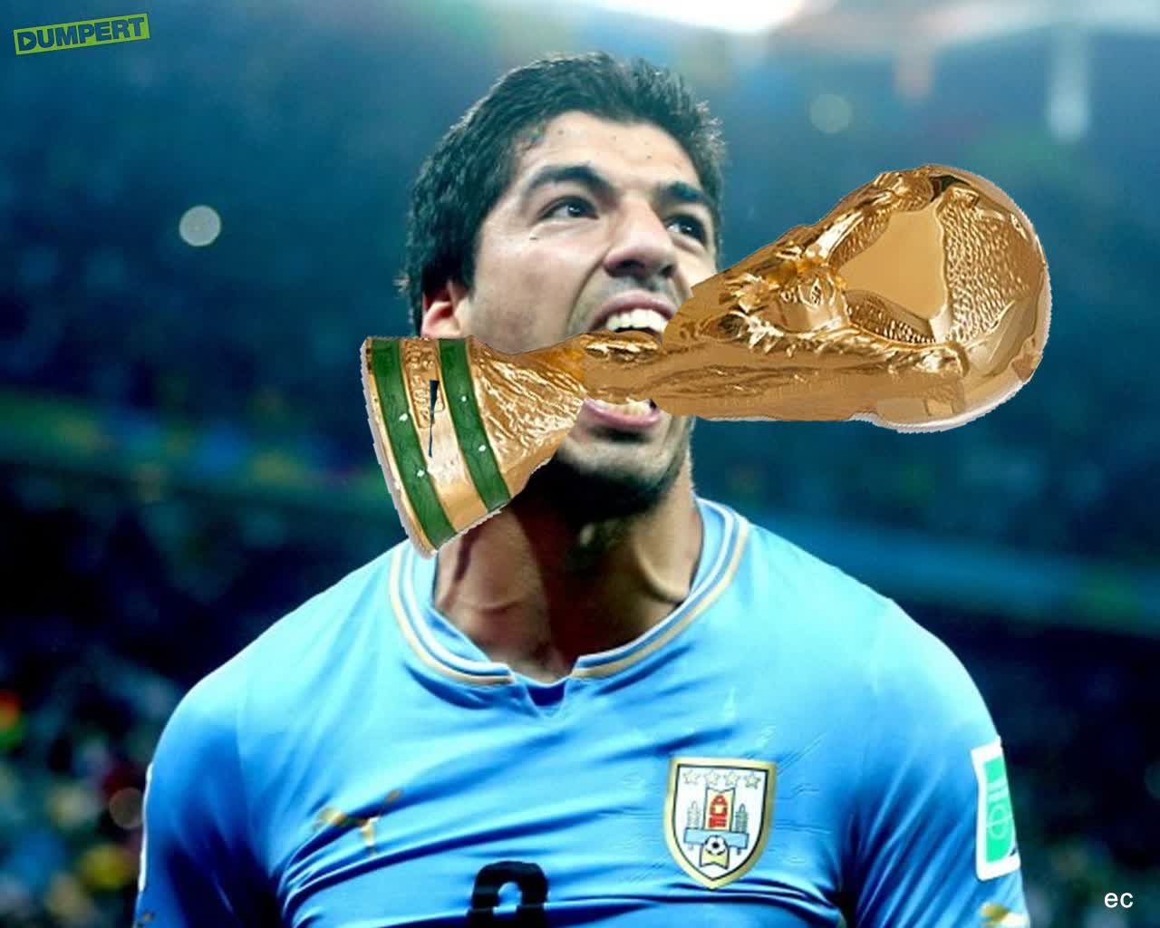 Jeej! Suárez bijt Italiaan