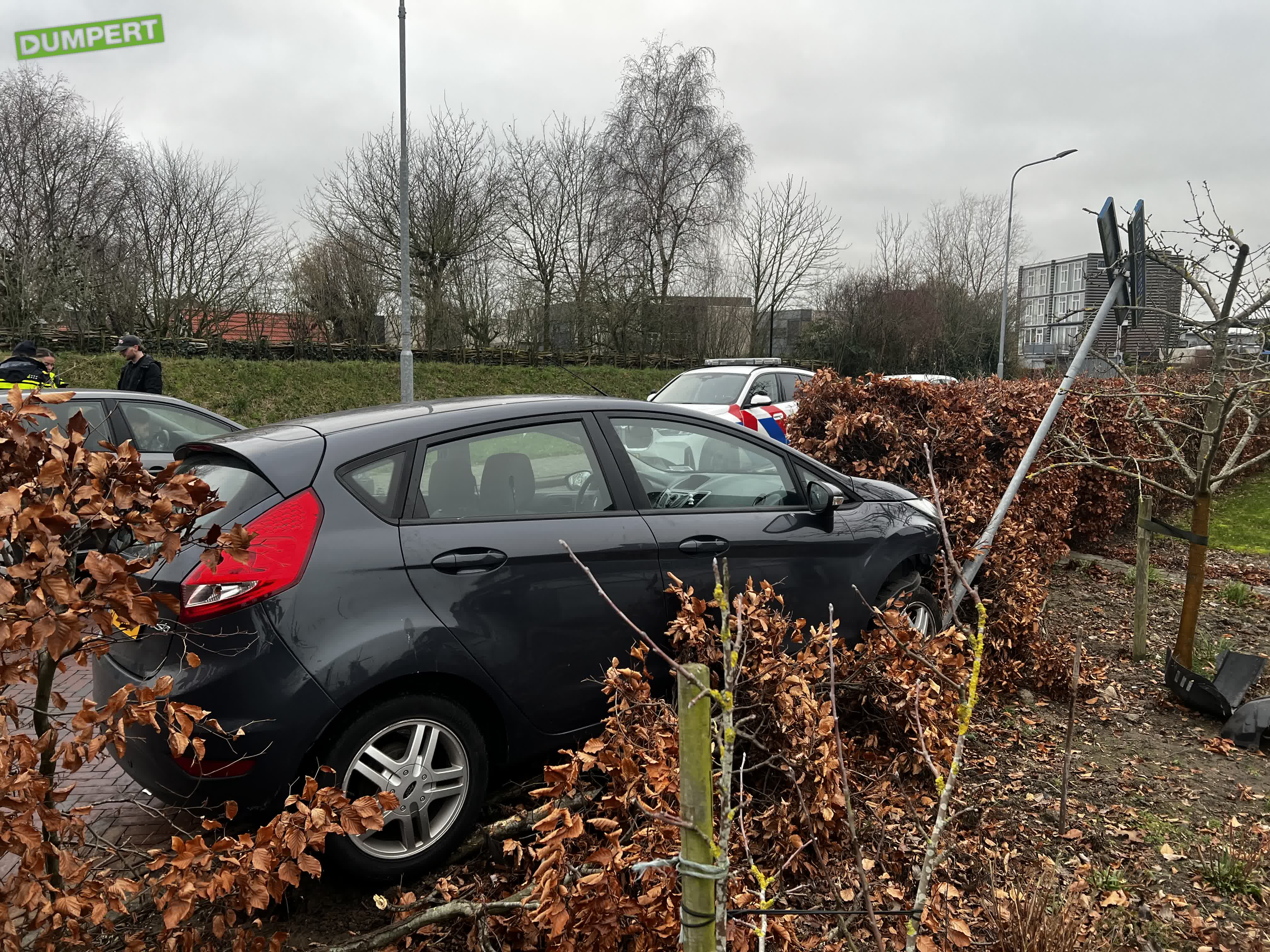 Rotonde botsing met  vluchtpoging 