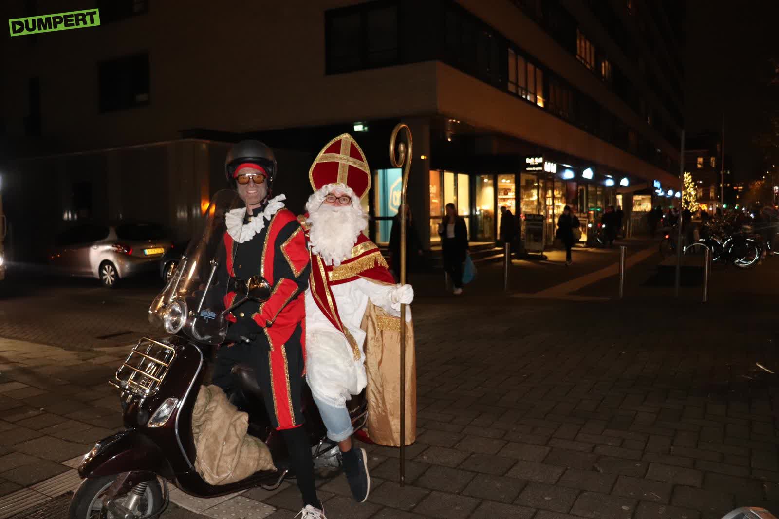 Sinterklaas aangehouden zonder helm
