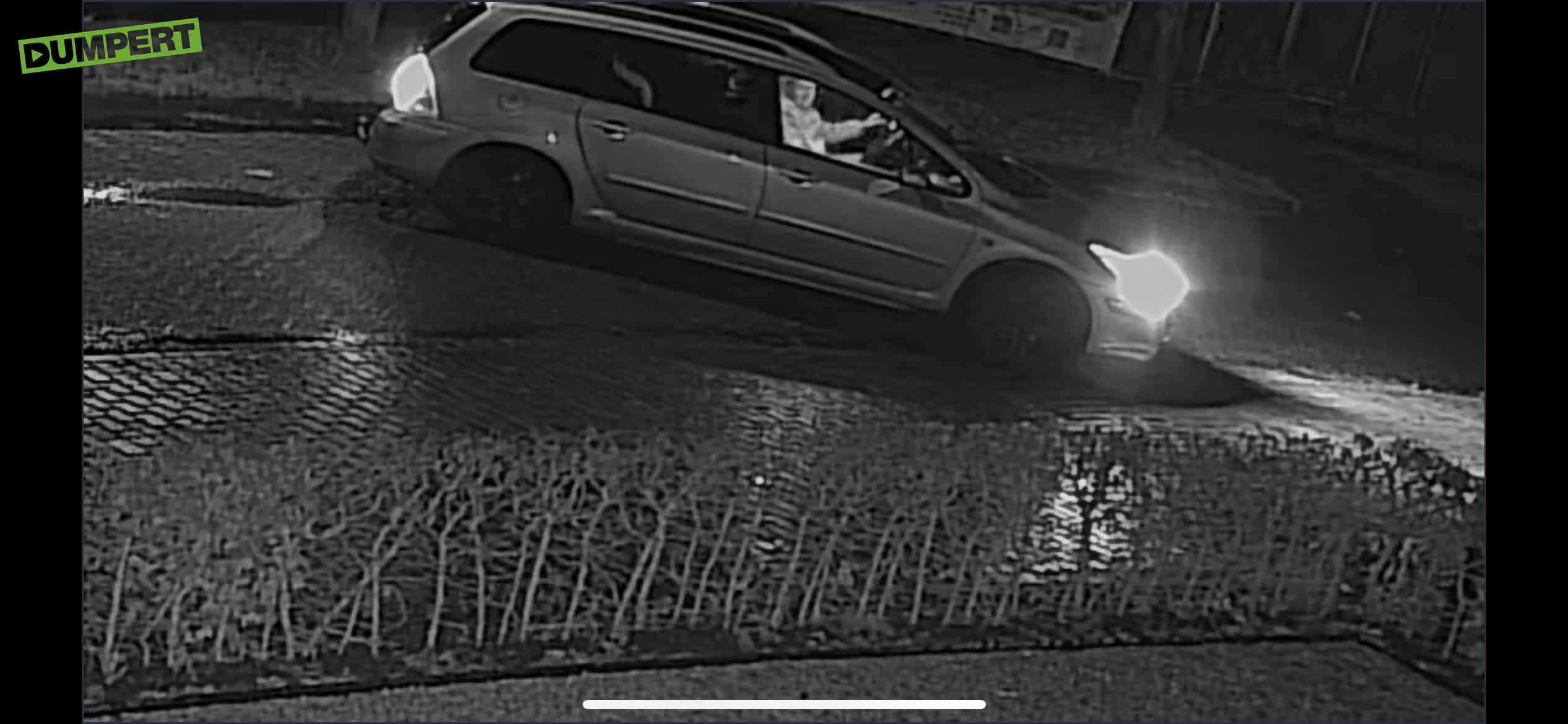 Niet nuchtere man knalt even achterop geparkeerde auto