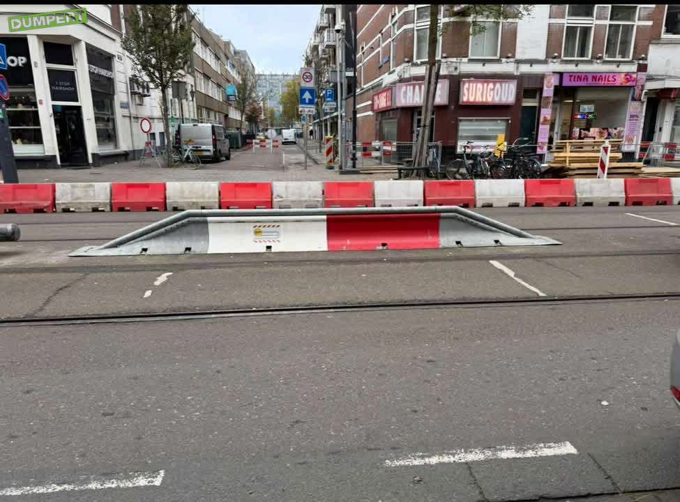 De gemeente Rotterdam maakt het met deze beugel veiliger
