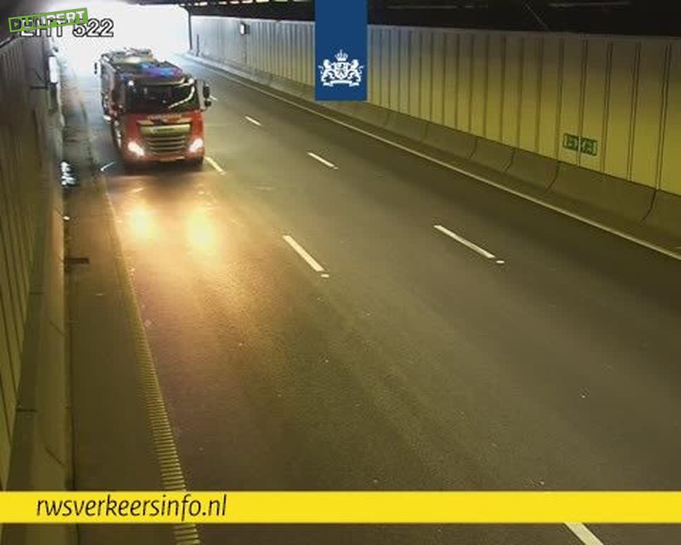Dikke fik in Heinenoordtunnel