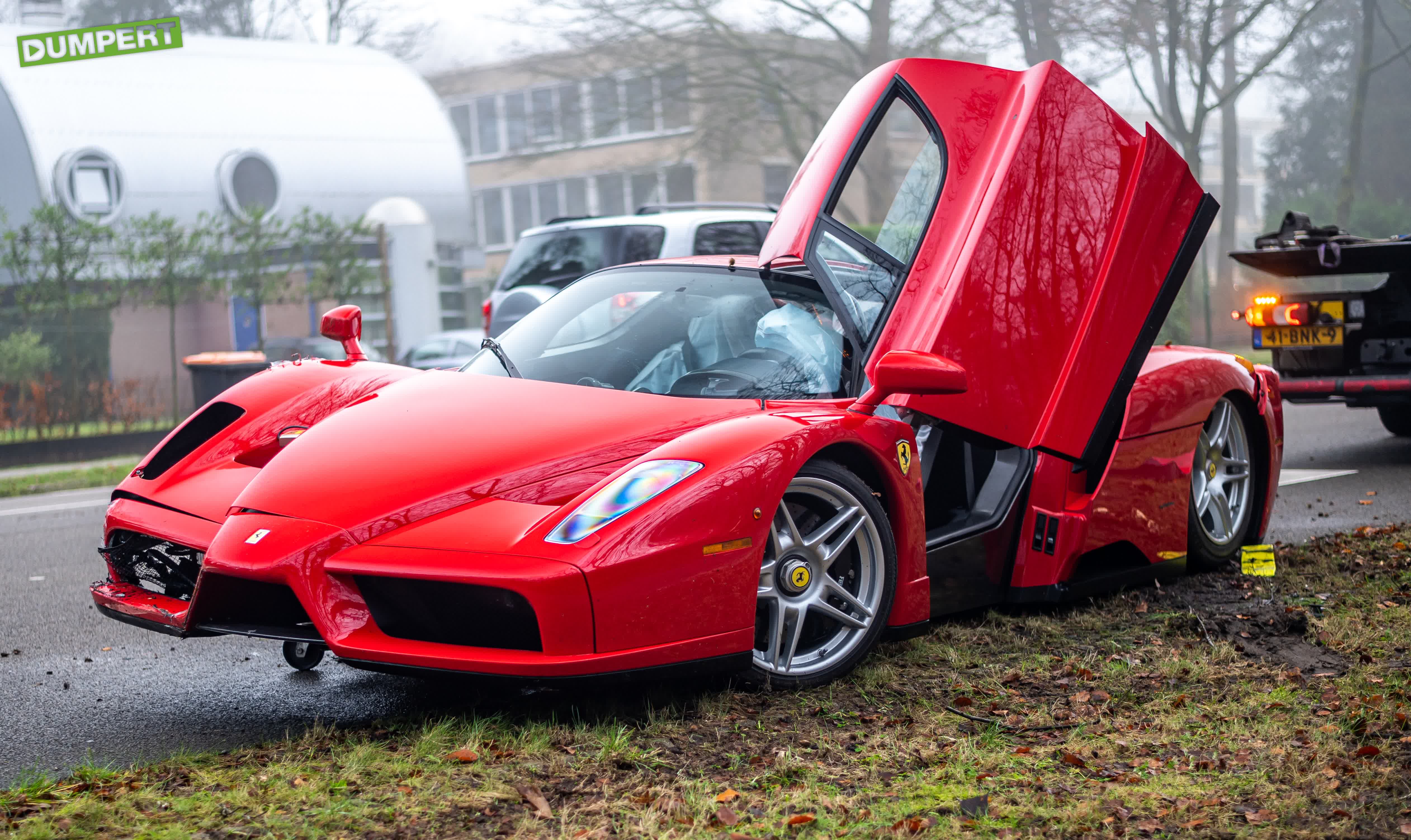 Ferrari Enzo van miljoenmiljard crasht in Baarn