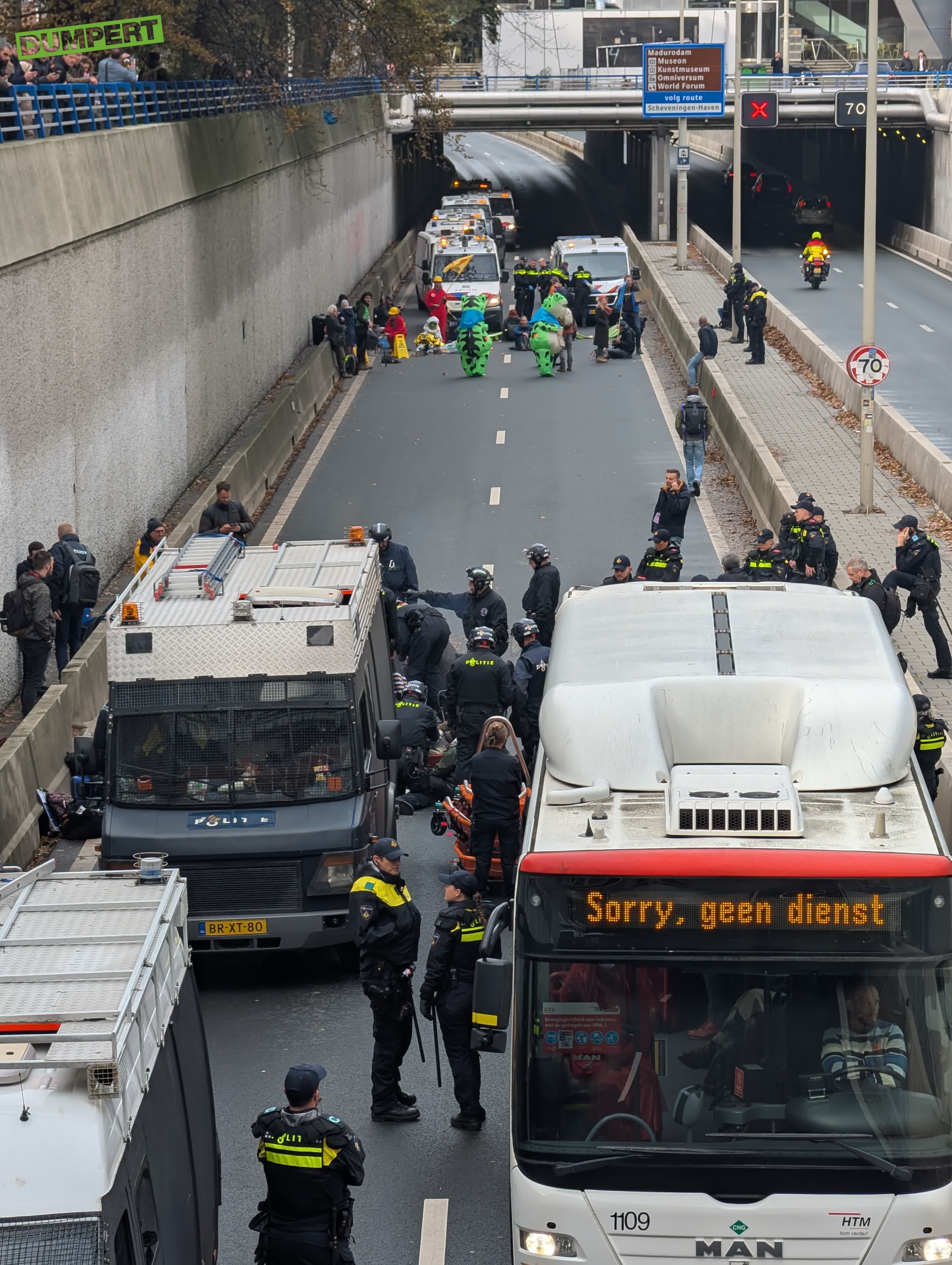 Extinction Rebellion muurvast