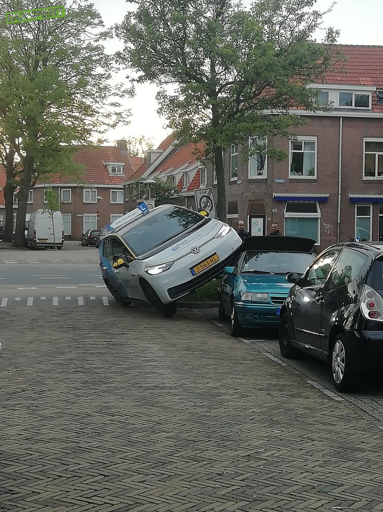 De instructeur let op