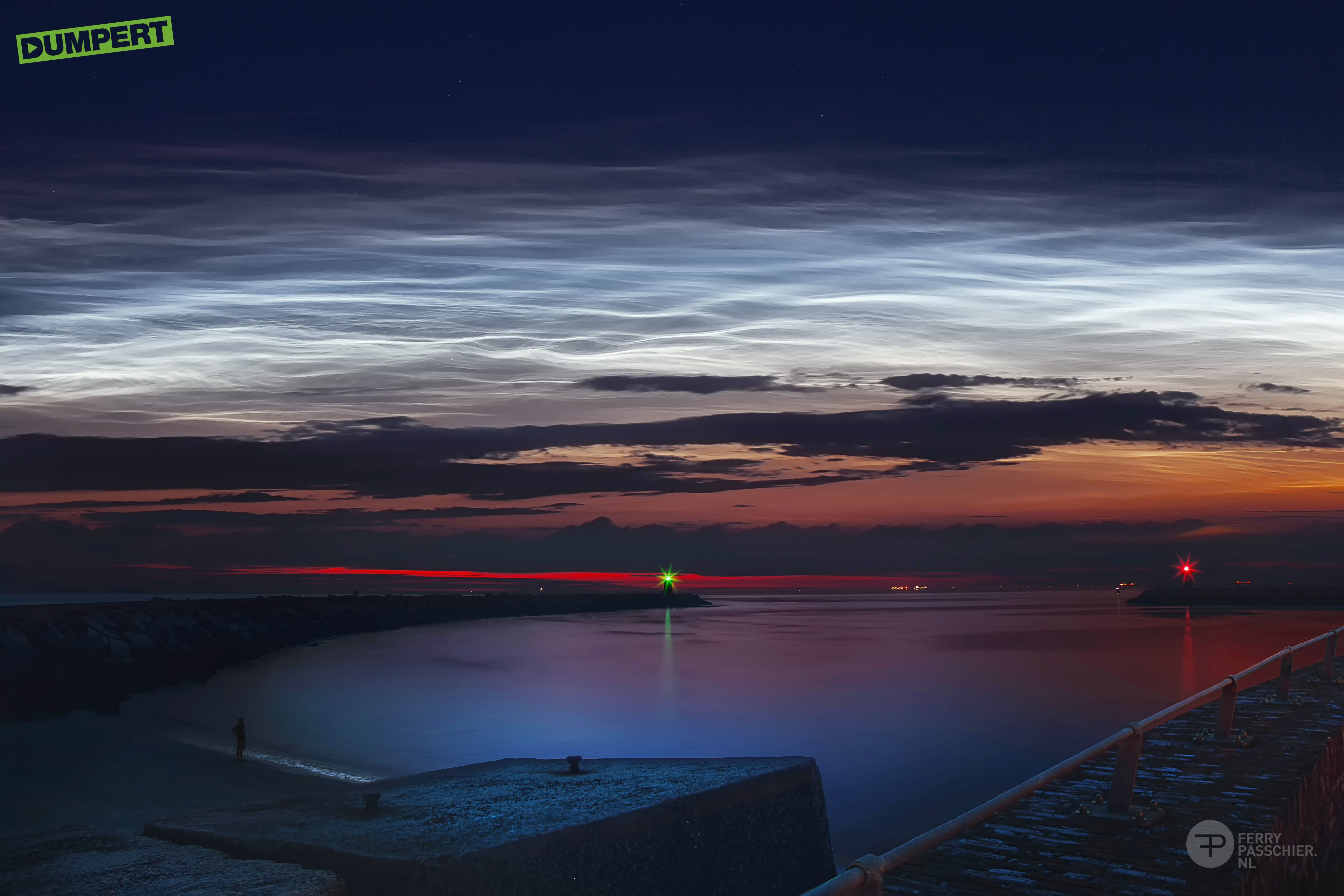 Lichtende Nachtwolken in Scheveningen