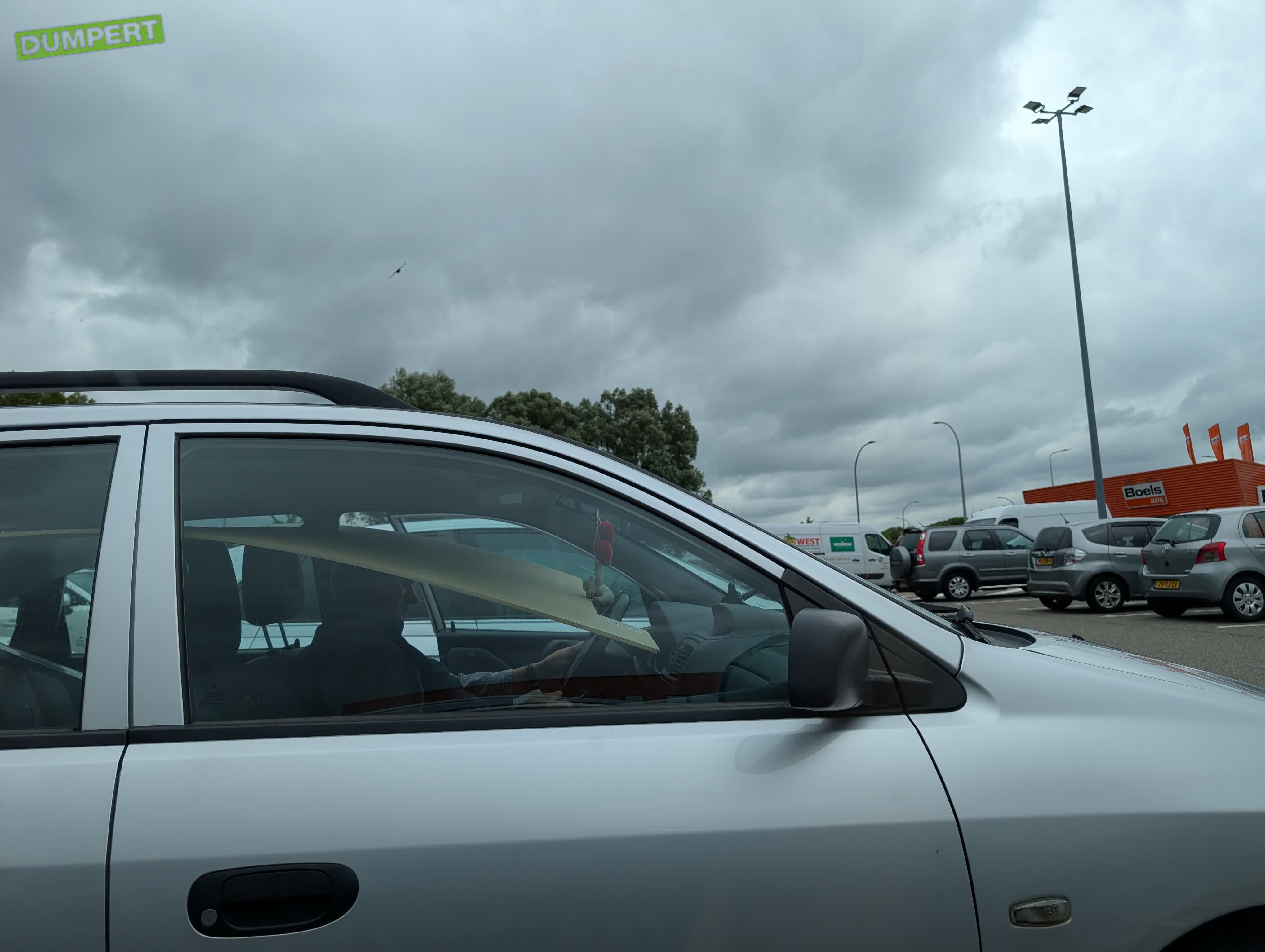 Even hout halen bij de Hornbach