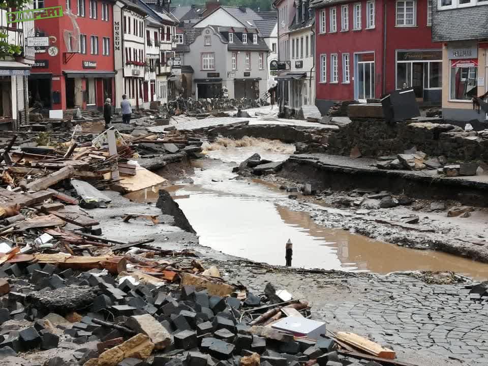 Bad Münstereifel voor en na de overstroming