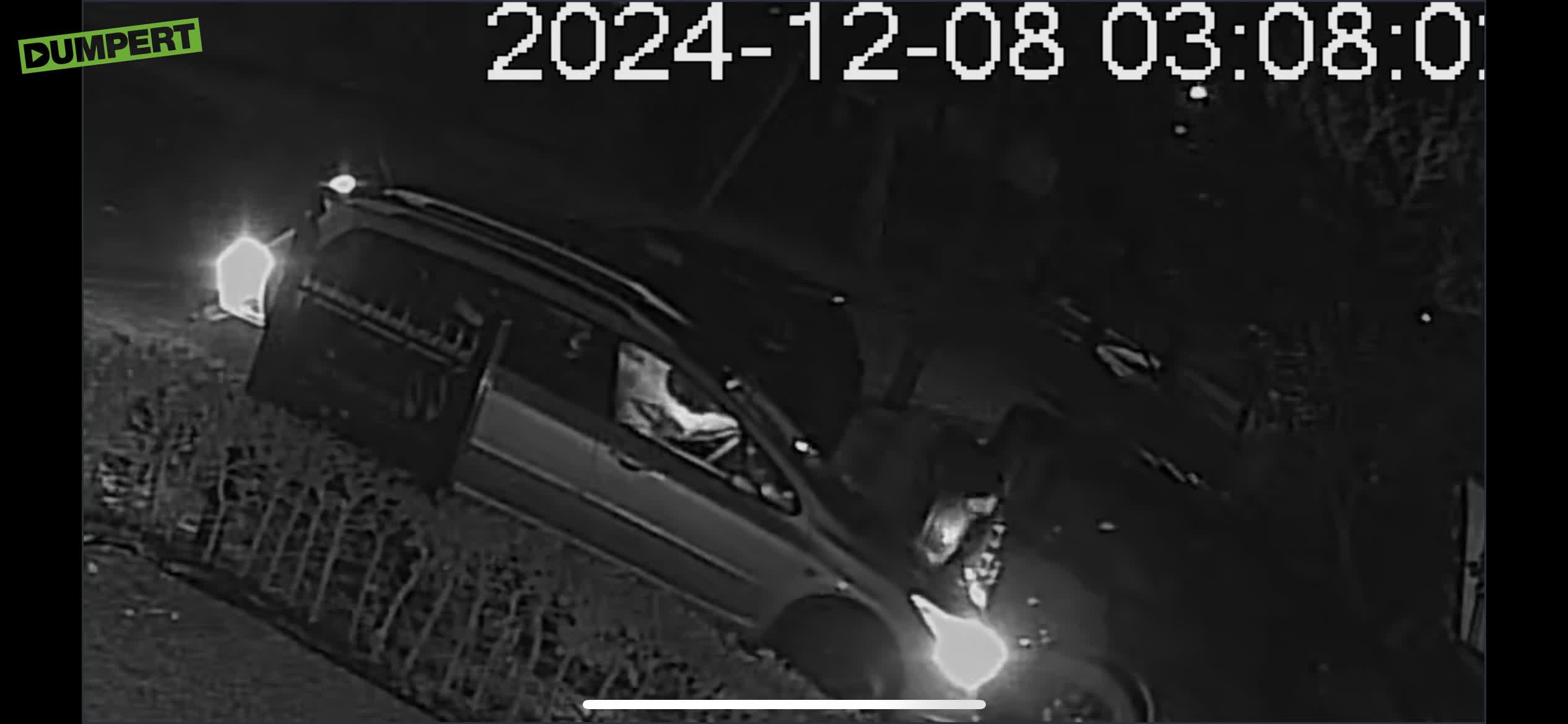 Niet nuchtere man knalt even achterop geparkeerde auto