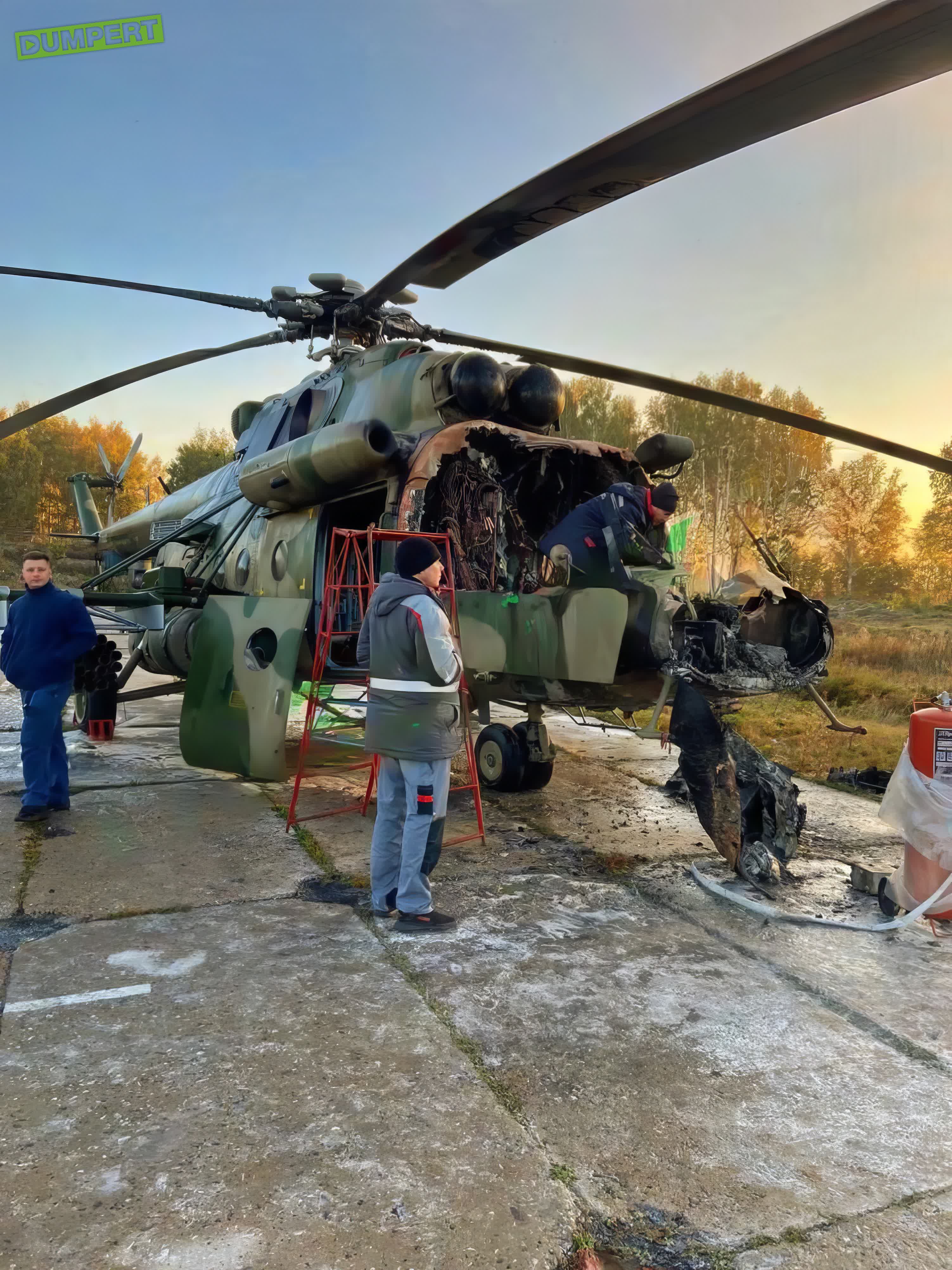 Russische kinderen steken Mi-8 heli in de fik in Omsk