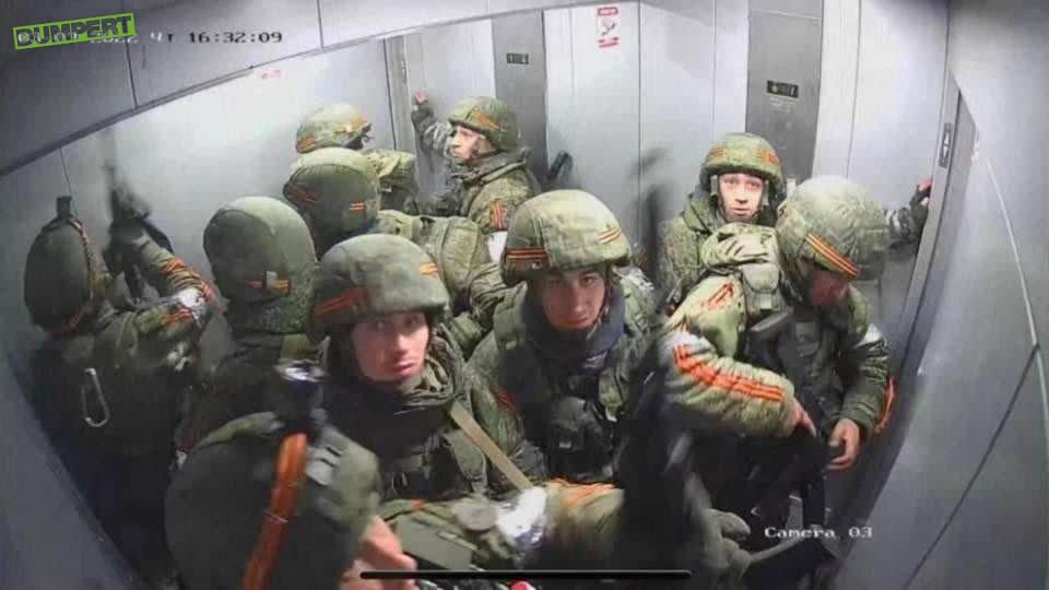 Russische soldaten met de lift