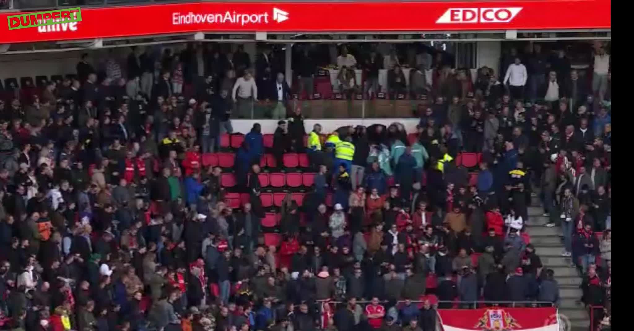 PSV - Ajax stilgelegd vanwege medisch noodgeval
