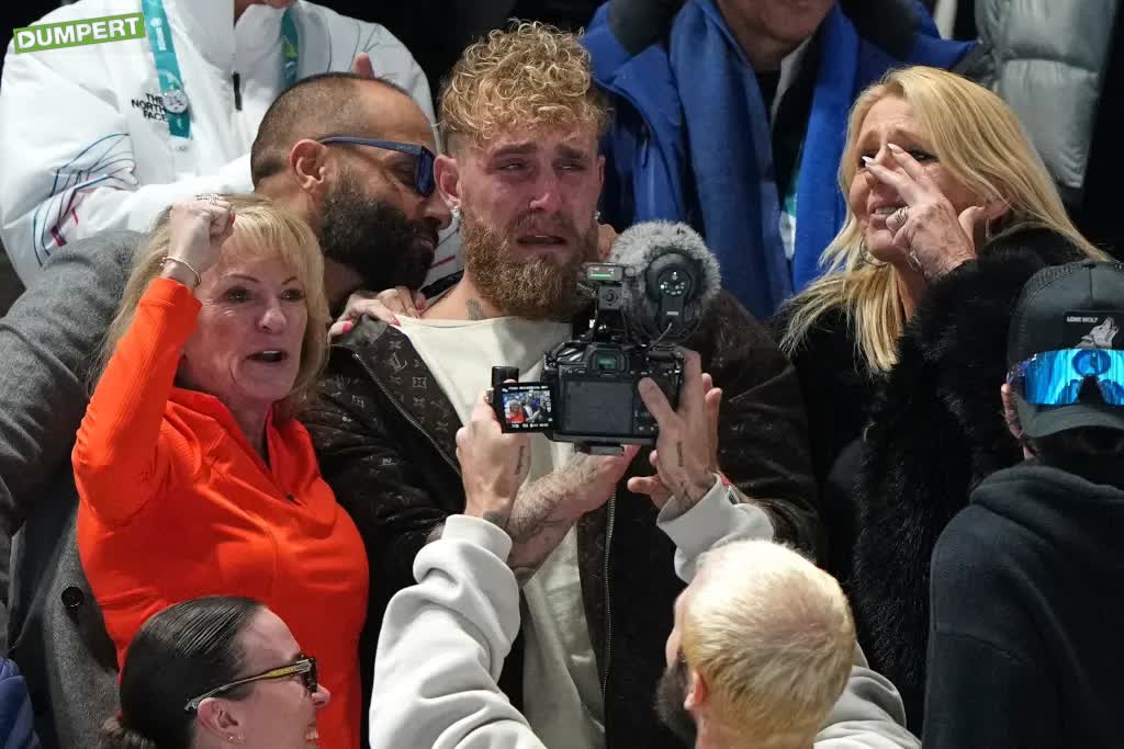 Jake Paul moet huilon bij volkslied