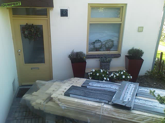 DUMPERT - Fraaie bos hout voor de deur!