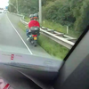 Scootertje op de snelweg