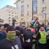 Britse hoolies vs pro Palestina protest