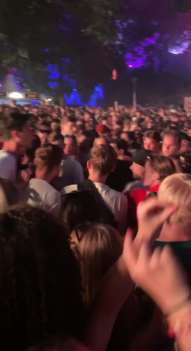 DUMPERT - Laffe gasten matten op Nijmeegse vierdaagse