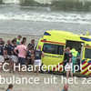 Ambulance staat vast in zand