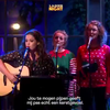 Meisje zingt liev kerstliedje
