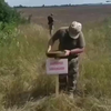 Russische soldaten tikken bordje 