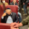 Ajax-supporters vs Joodse man in de trein 