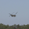 Chinook helicopter doet laag vliegen 