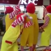Clowns vallen KFC aan