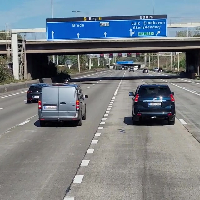DUMPERT Een zelfrijdende motor gespot in Antwerpen