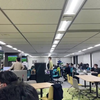 Explosie van vreugde op Japans kantoor