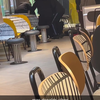Vervelende kinderen in de McDonalds