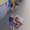 Vrouw duwt man voor trein in Zweden