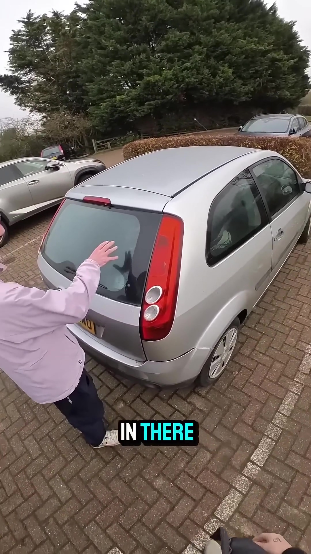 DUMPERT Sleutel in de auto vergeten