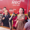 Ierse schoolkids op de radio