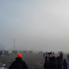's Werelds grootste vliegtuig snijdt door de mist
