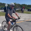  RE: Joe Biden doet stukkie fietsen 