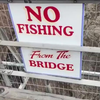 Niet vissen vanaf de brug