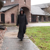 28-jarige leeft fulltime in klooster