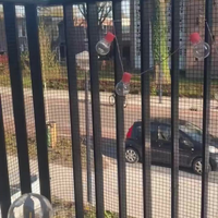 Ma Flodder en rookvrouw Joke op het balkon