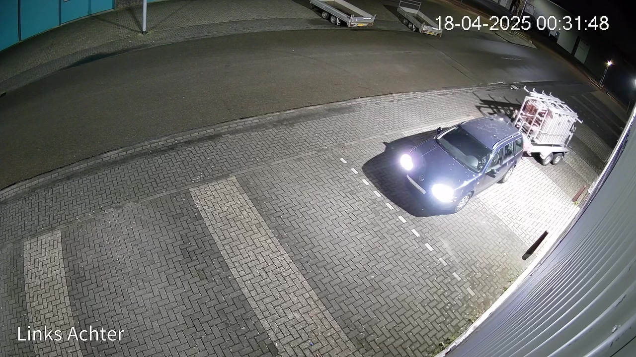 DUMPERT - RE: B2 en vlugge Japie willen aanhanger stelen