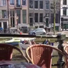 Bierdouche in Amsterdamse grachten